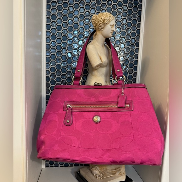 Fuchsia Coach Purse Nº C1082-F14940 - Picture 2 of 11